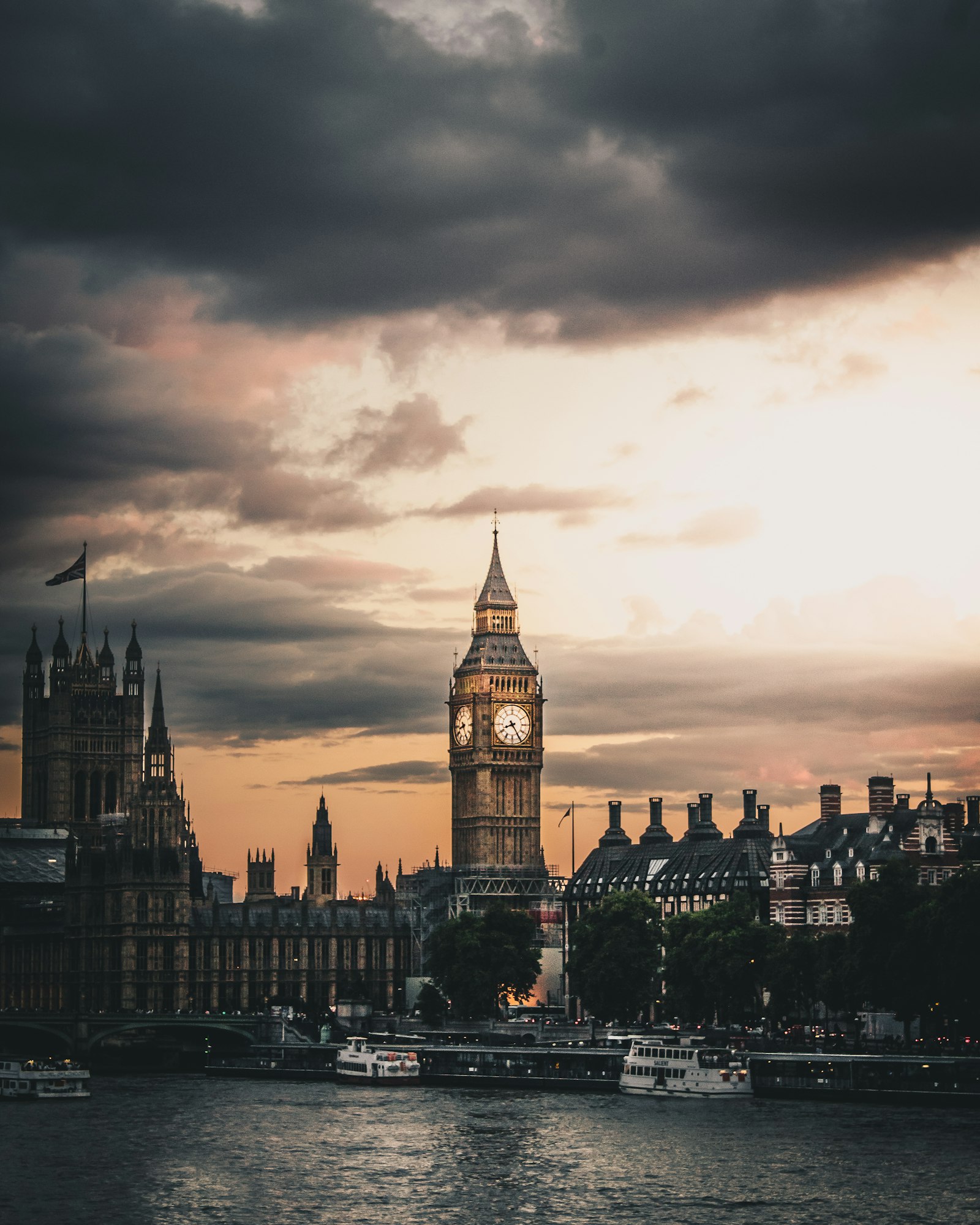 UK Graduate Route 2026 Nigerian students - London Westminster clock tower